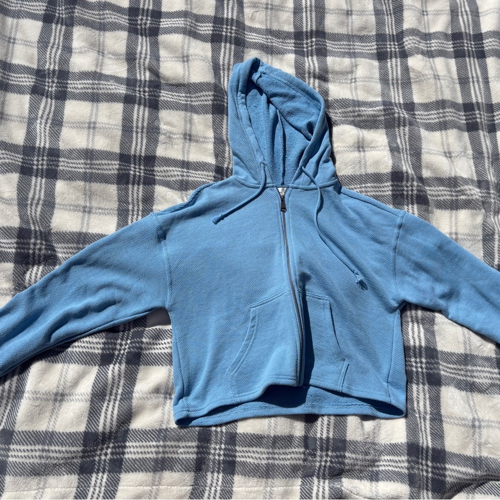 sky blue cropped sweatshirt